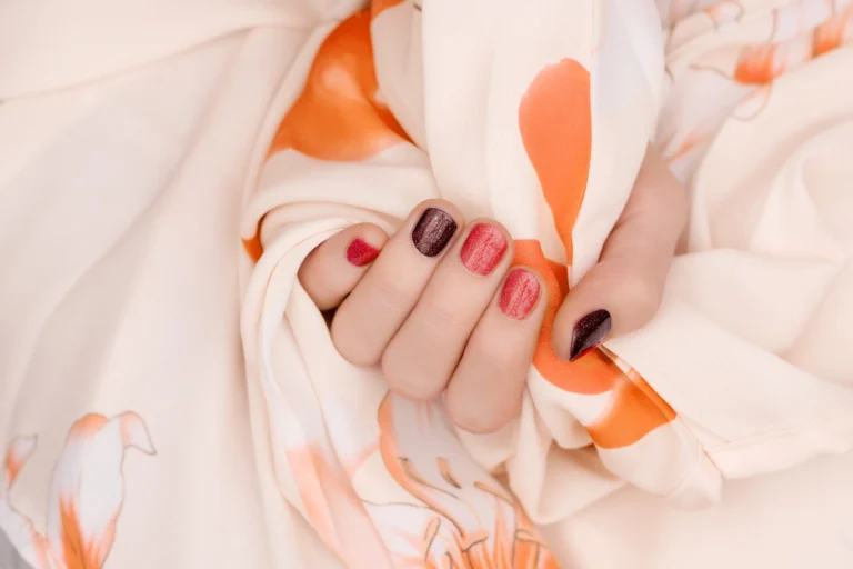 red-nail-design-female-hand-with-glitter-manicure